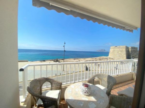 Seafront flat in the centre of Moraira